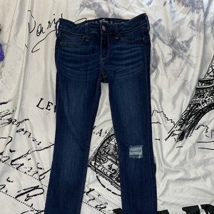 HOLLISTER LOW-RISE JEAN LEGGINGS. 💙🌸